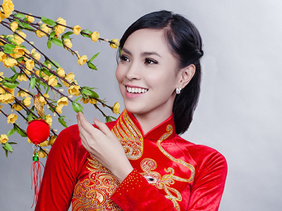 Miss Kim Phượng yêu kiều diện áo dài cô dâu